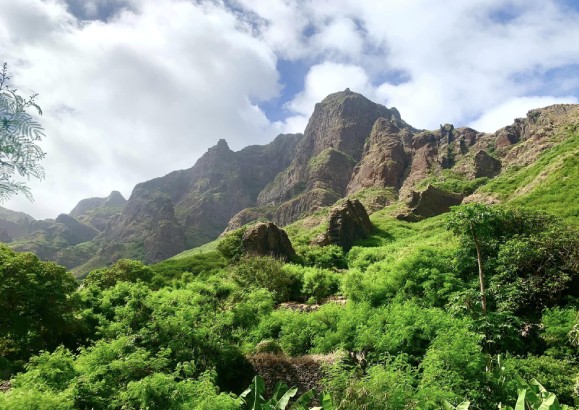 Volta à ilha de barco